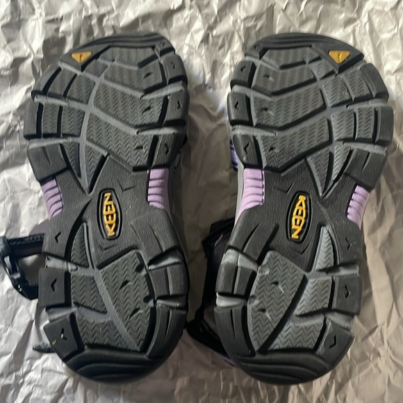 NEW!! Keen sandals - Picture 2 of 3